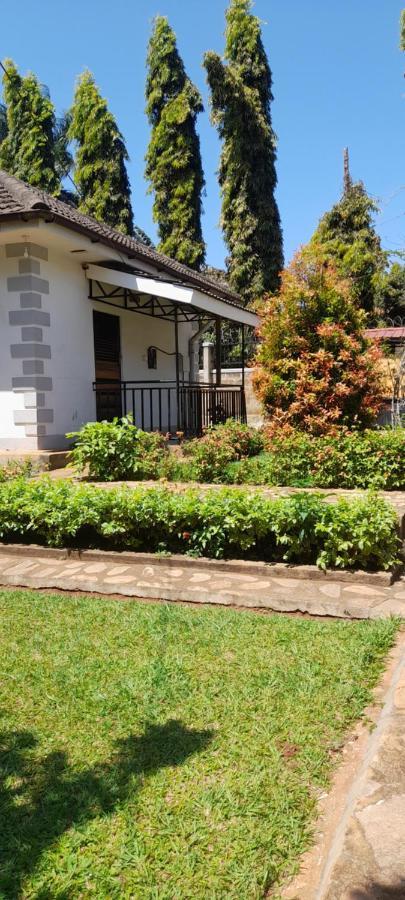 Aivilo Home Entebbe Exterior photo