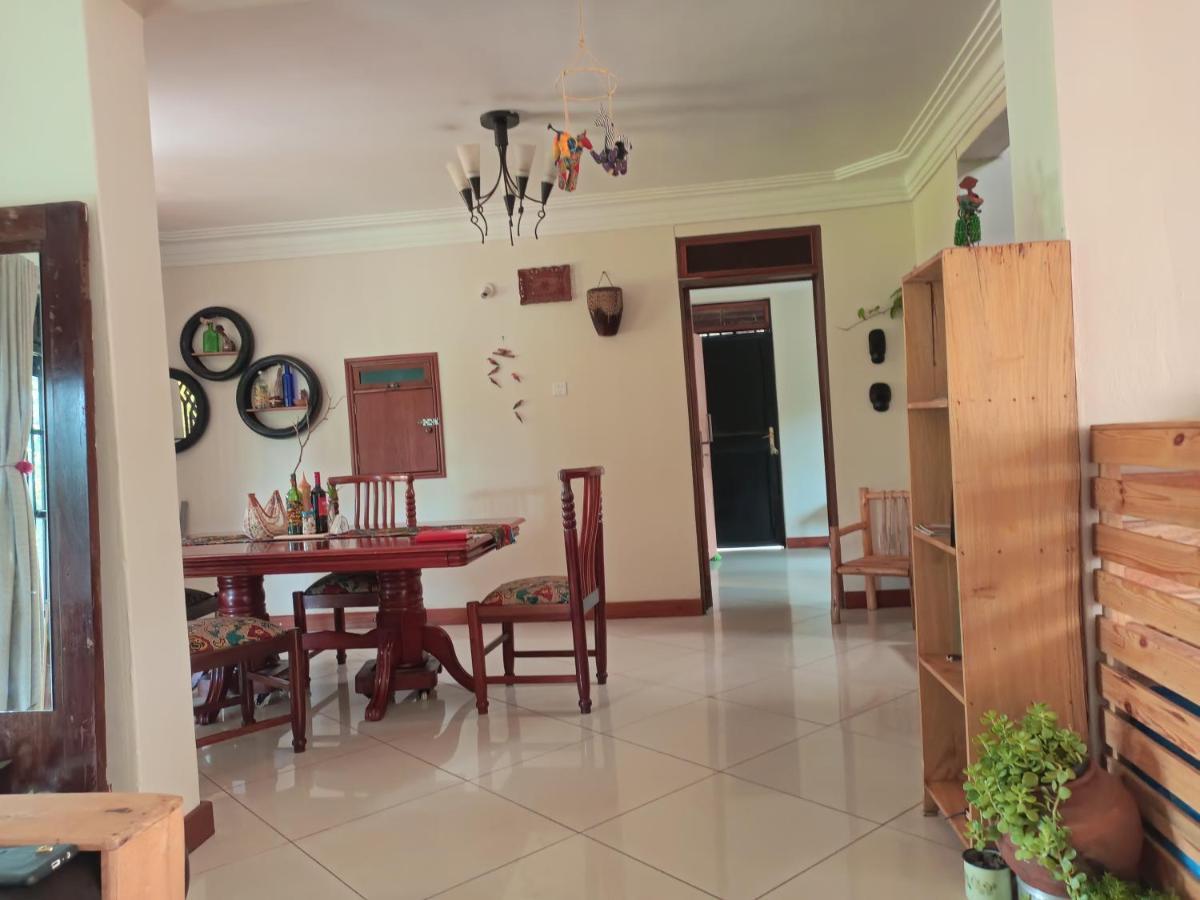 Aivilo Home Entebbe Exterior photo