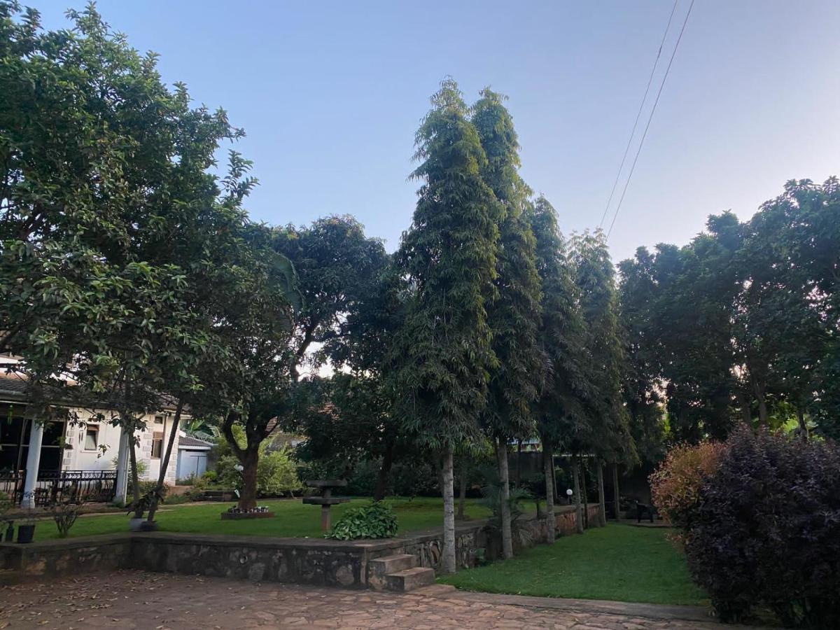 Aivilo Home Entebbe Exterior photo